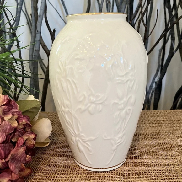 Lenox Ivory Embossed Iris Vase with Gold Accent - Picture 1 of 6